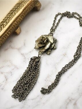 🌹GIOVANNI Rose Tassel Silver Tone Necklace 20“ • Vintage Jewelry